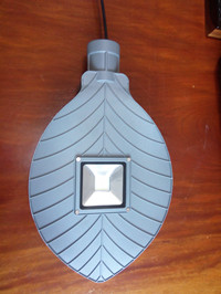 爆款:小树叶太阳能路灯